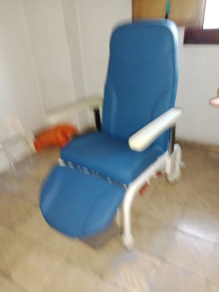 Silla terapéutica con ruedas
