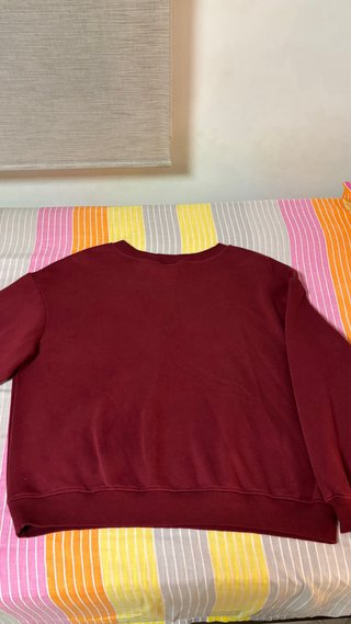 Sudadera granate cuello en pico BERSHKA