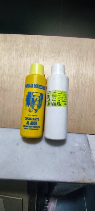 Colorante al agua Amarillo 1L. Otro de regalo.