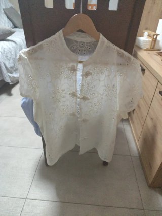 Camisa Blanca con Bordados