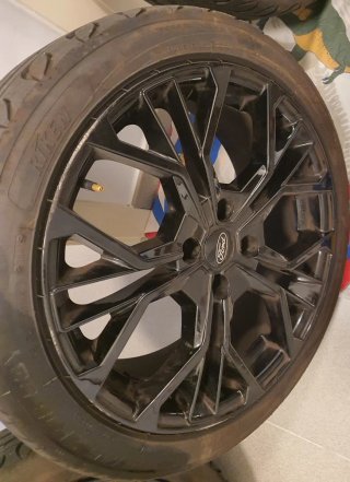 4 Llantas de 18 Negras con 4 Tornillos