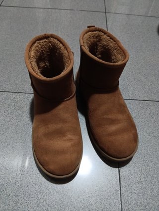 Botas tipo Ugg de niña, talla 35