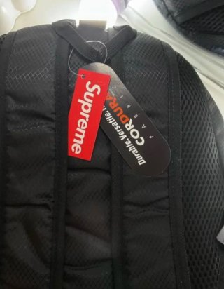 Mochila Supreme Negra Reign 23