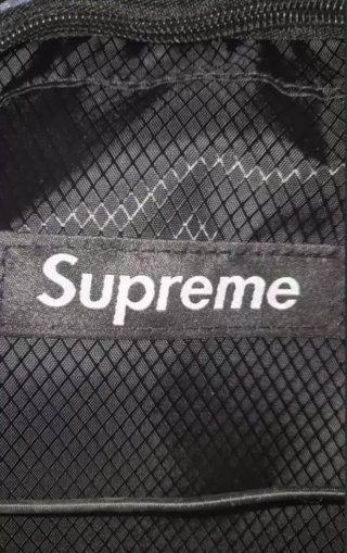 Mochila Supreme Negra Reign 23