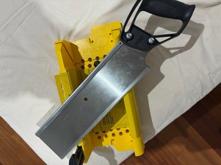 Serrucho de costilla Stanley con soporte