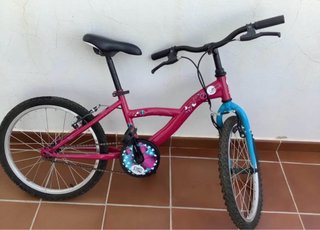 Bicicleta infantil rosa y azul