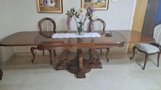 Mesa de Comedor con 6 Sillas.Mide 2 metros abierta