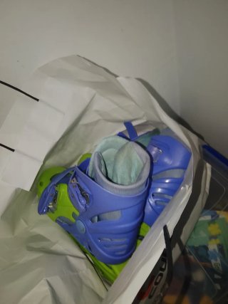 Patines infantiles verdes y azules