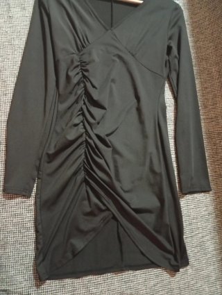 Vestido negro drapeado talla L