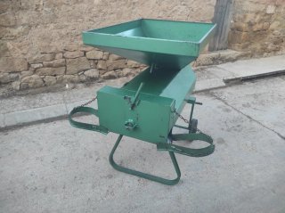 Peladora de almendras y pistachos.