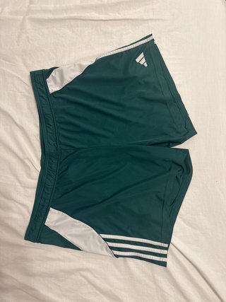 Pantalón corto de fútbol adidas verde