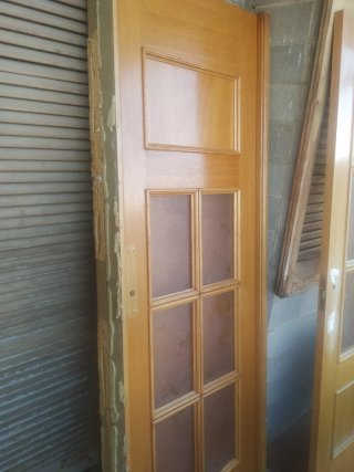 Puertas de madera con cristal Y solo de madera 15€