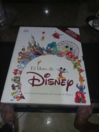 El libro de Disney una historia ilustrada del m...