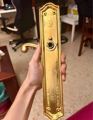 Manilla Dorada con Placa Badenen S.A.