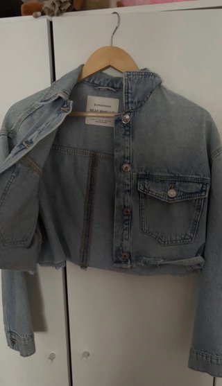 Chaqueta vaquera corta Stradivarius Talla S
