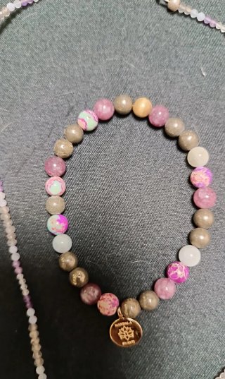 Conjunto de collar y pulsera de cuentas