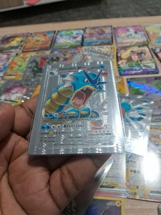 Carta Pokémon Gyarados VMAX (Réplica)