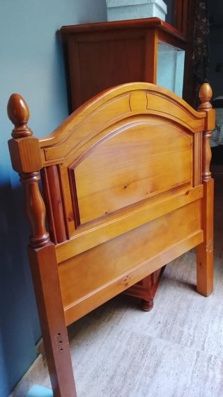 Cabecero de madera marrón 5€