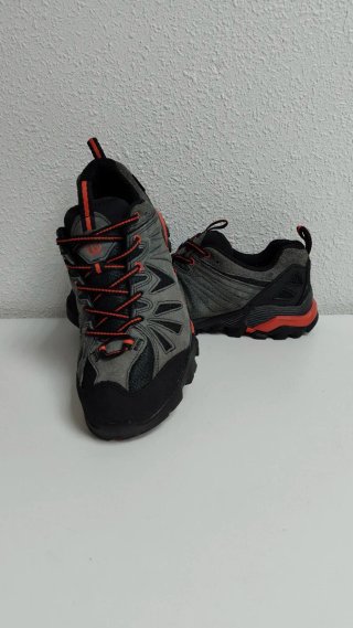 Botas de senderismo Merrell grises y naranjas