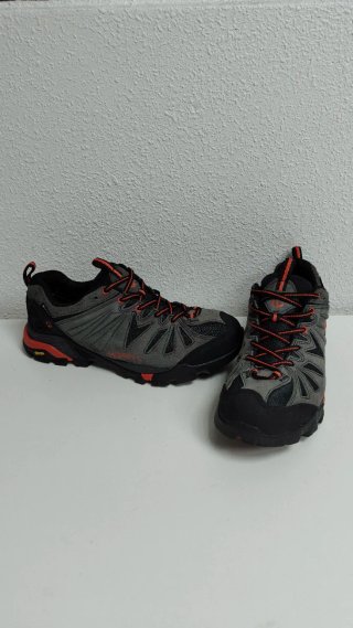 Botas de senderismo Merrell grises y naranjas