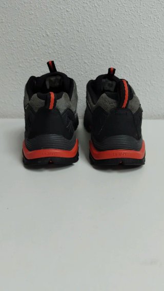 Botas de senderismo Merrell grises y naranjas