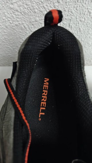 Botas de senderismo Merrell grises y naranjas