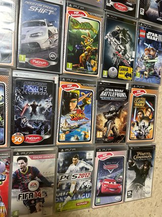 Lote 24 giochi PSP