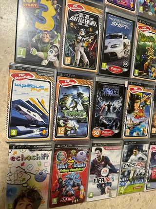 Lote 24 giochi PSP