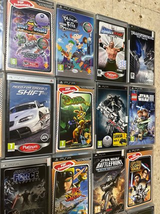 Lote 24 giochi PSP