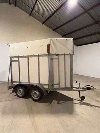 Remolque van de caballos