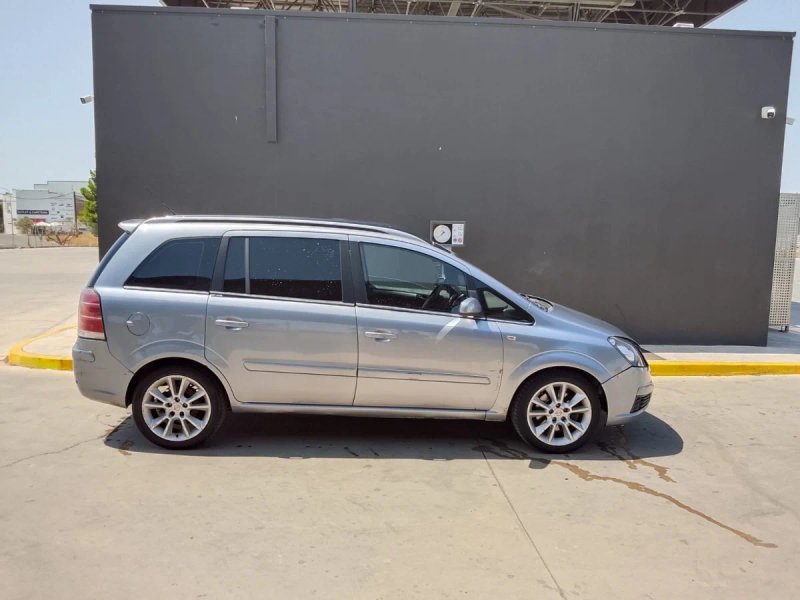 Opel Zafira 1.9 CDTi Cosmo Aut. 2006, foto 2