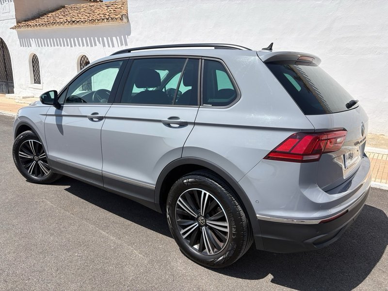 Volkswagen Tiguan Life 2.0 TDI DSG (2021) 2021, foto 2