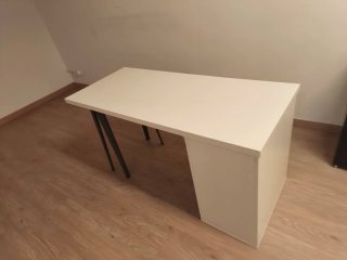 Mesas de despacho blancas con cajonera