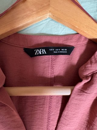 Mono Zara rosa con cinturón