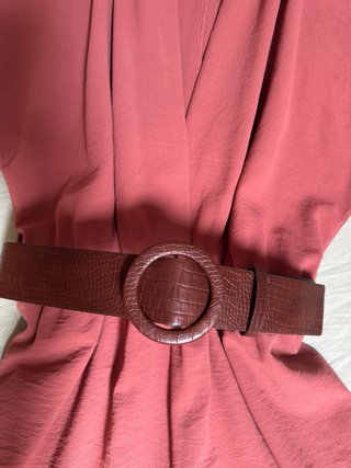 Mono Zara rosa con cinturón