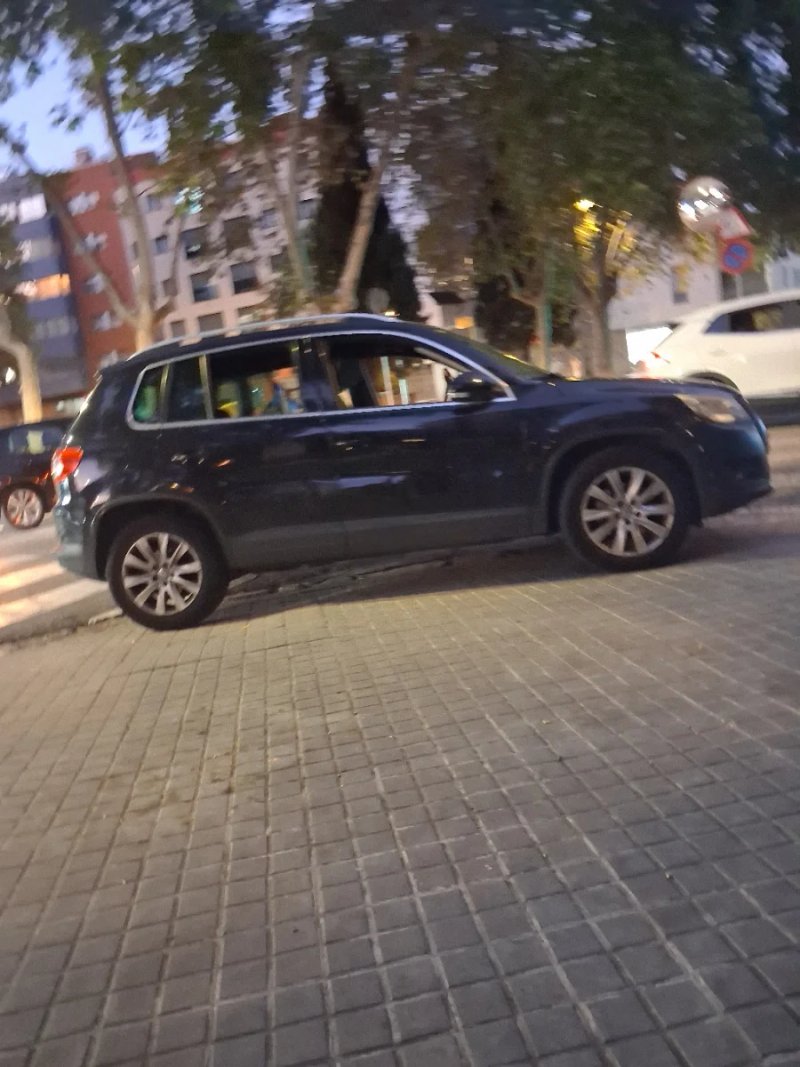Volkswagen Tiguan 2.0 TDI Sport 2009, foto 1
