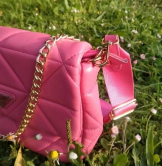 Bolso Fucsia Acolchado Cadena Dorada