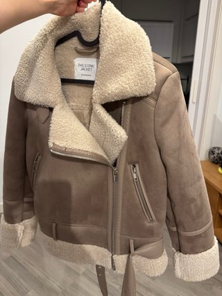 Chaqueta estilo aviadora, color moka.