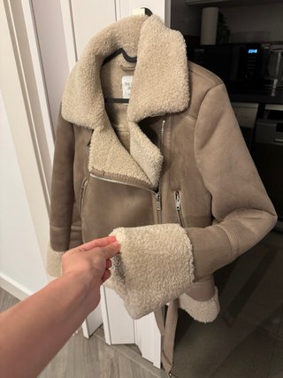 Chaqueta estilo aviadora, color moka.