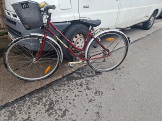 Bicicleta Dinamo Roja con Cesta