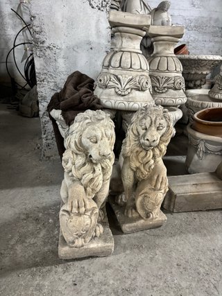 Pareja de Leones de Piedra