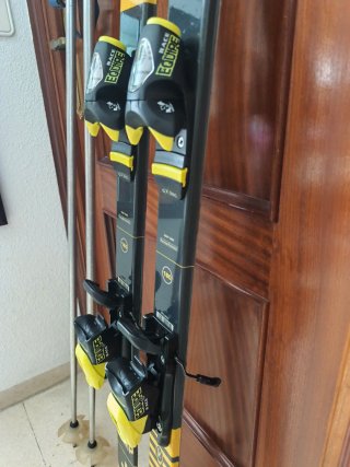 Esquís Rossignol Comp J 160cm con Bastones