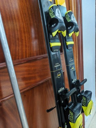 Esquís Rossignol Comp J 160cm con Bastones