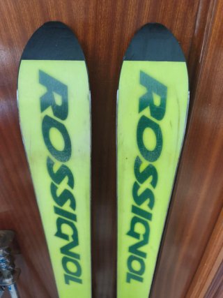 Esquís Rossignol Comp J 160cm con Bastones