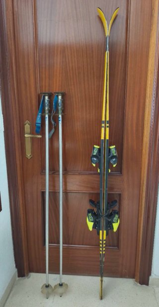 Esquís Rossignol Comp J 160cm con Bastones