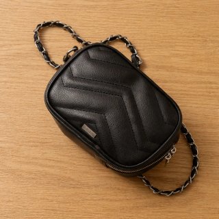 Bolso Negro con Cadena