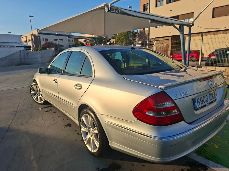 Mercedes-Benz Clase E 2005, foto 2