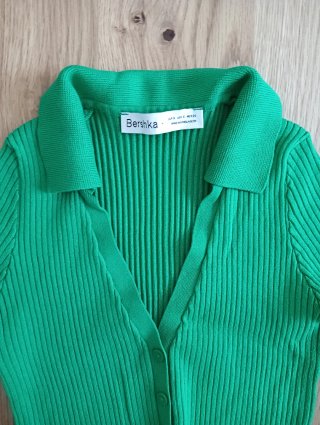 Polo de punto verde Bershka