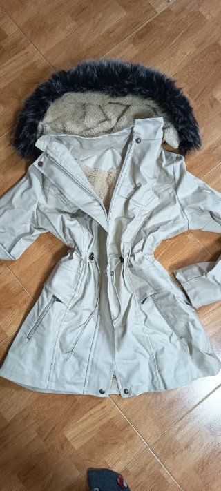 Parka Beige con Forro Polar y Pelo