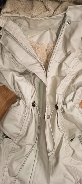 Parka Beige con Forro Polar y Pelo